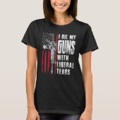 私は油私の銃を涙自由主義のの銃アメリカ国旗で Tシャツ (正面)