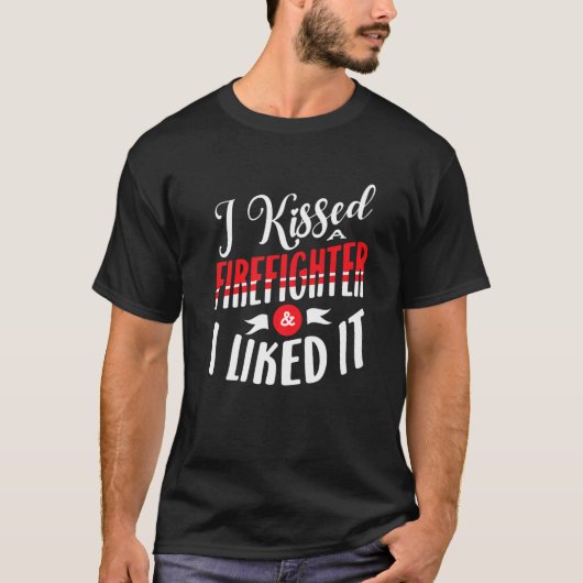 私は消防士にキスして蛍が好きだった Tシャツ (正面)