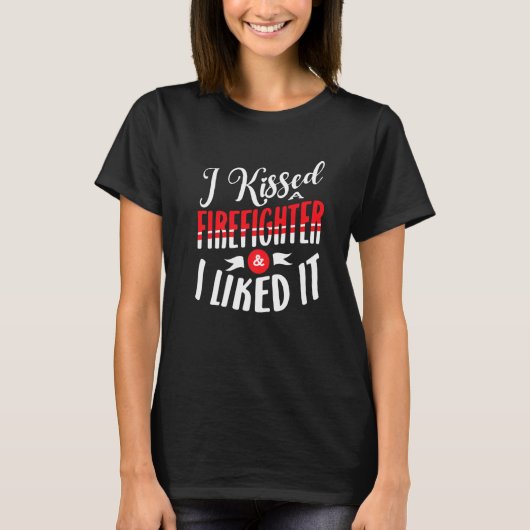 私は消防士にキスして蛍が好きだった Tシャツ (正面)