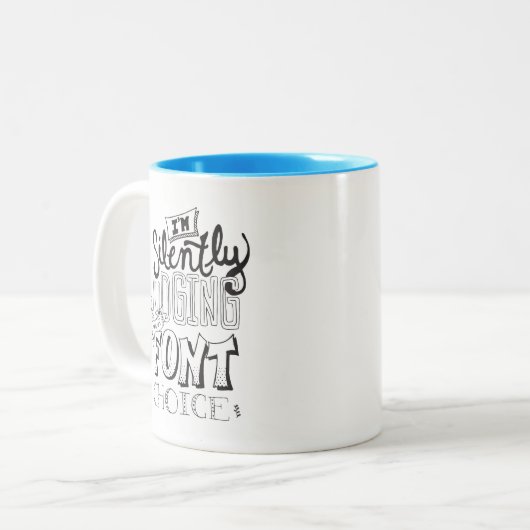 私は無言であなたのフォントを上等判断しています ツートーンマグカップ (正面左)