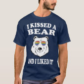私は熊にキスしてゲイLGBTに好きおもしろい Tシャツ (正面)