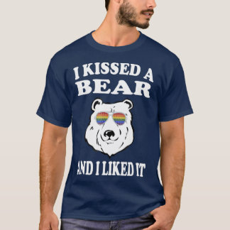 私は熊にキスしてゲイLGBTに好きおもしろい Tシャツ