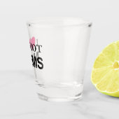 私は熱いお母さん、私はお母さん、熱いお母さん、大好き ショットグラス (右)