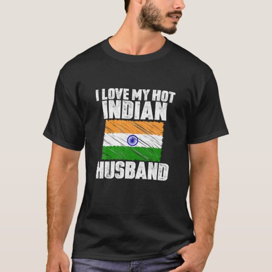 私は熱いインディアン夫の記念日結婚のTが大好き Tシャツ (正面)