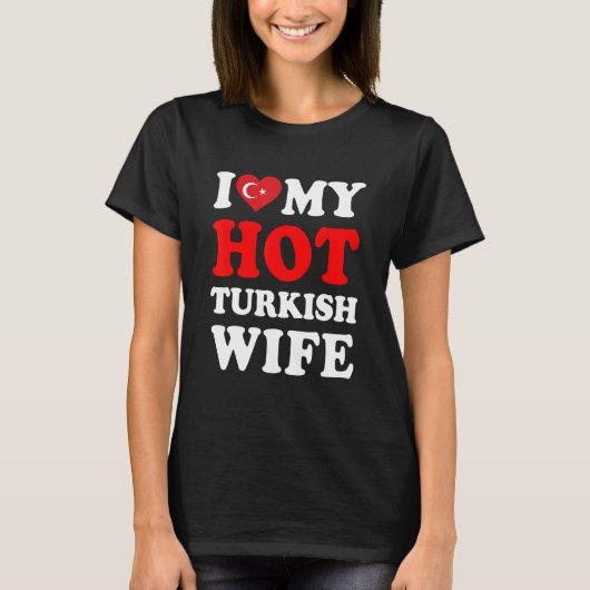 私は熱いトルコの妻の夫のギフトおもしろいが大好き Tシャツ (正面)