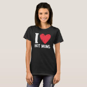 私は熱いママが大好き赤いハート熱いママ Tシャツ (正面フル)