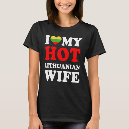私は熱いリトアニアの妻の夫のギフトがおもしろい大好き Tシャツ (正面)