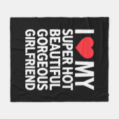 私は熱い美しいすごいゴージャスなガールフレンドが大好き フリースブランケット (正面(横))