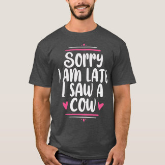 私は牛の農家生活の牛を見て遅おもしろいれてごめんなさい Tシャツ