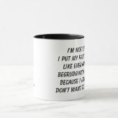 "私は特別ではない"マグではないです マグカップ (中央)