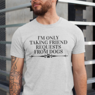 私は犬からの友人のリクエストのみを受け取る Tシャツ