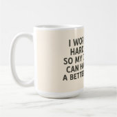 私は犬がより良い懸命を持つことができるように仕事をする コーヒーマグカップ (左)