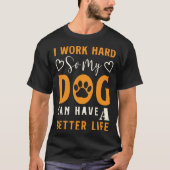私は犬がより良い懸命を持つことができるように仕事をする Tシャツ (正面)