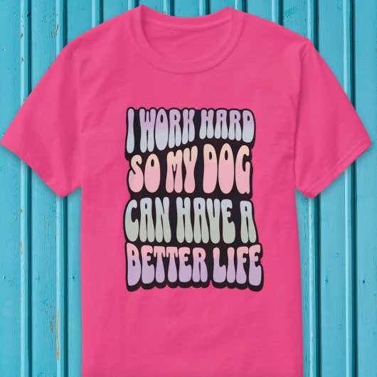 私は犬がより良い懸命を持つことができるように仕事をする Tシャツ
