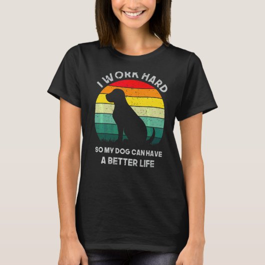 私は犬がより良い懸命を持つことができるように仕事をする Tシャツ (正面)