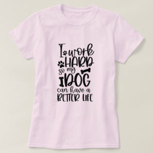 私は犬がより良い懸命を持つことができるように仕事をする Tシャツ