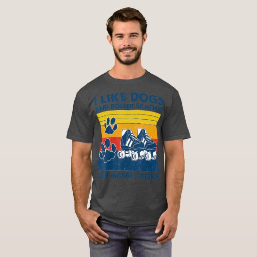 私は犬とローラースケートで滑るが好きだし、多分3 Tシャツ (正面フル)