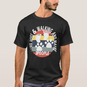 私は犬と歩くが好きで、3人かも Tシャツ