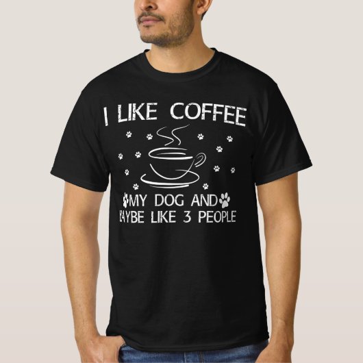 私は犬にコーヒーを飲むのが好きで、3人が好きかもしれない Tシャツ (正面)