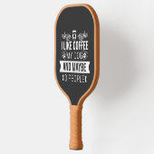 私は犬にコーヒーを飲むのが好きで、3人くらいかな ピックルボールラケット (左)