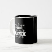 私は犬にコーヒーを飲むのが好きで、3人の愛犬家も好きだ ツートーンマグカップ (正面左)