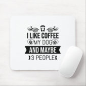 私は犬にコーヒーを飲むのが好きで、3人の愛犬家も好きだ マウスパッド (マウス)