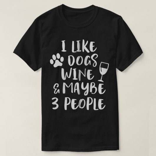 私は犬のワインが好きで、多分3人の皮肉をおもしろい好む Tシャツ (デザイン正面)