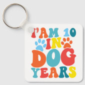 私は犬の年で10歳70誕生日グルービー犬の恋人 キーホルダー (正面)