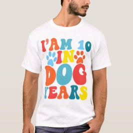 私は犬の年で10歳70誕生日グルービー犬の恋人 Tシャツ