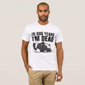 私は犬の年で、丘のTシャツの上で死んでいる Tシャツ (正面フル)