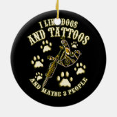 私は犬やタトゥーが好きで、好きな人は3人くらいかな セラミックオーナメント (裏面)