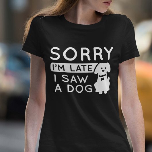 私は犬を見て遅くなってごめんなさい Tシャツ