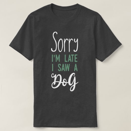 私は犬を見て遅れてごめんなさい Tシャツ (デザイン正面)
