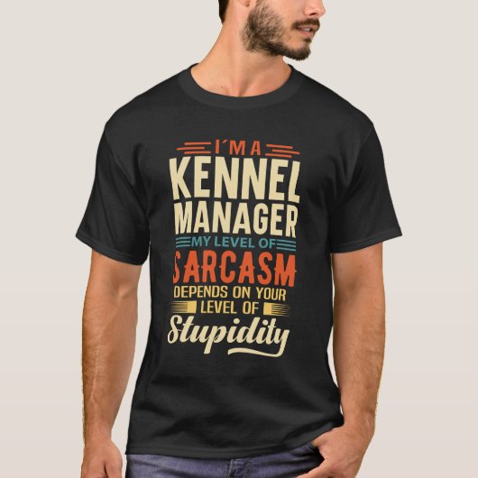 私は犬小屋の支配人だ Tシャツ (正面)