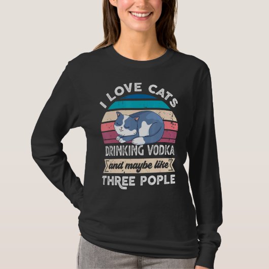 私は猫がウォッカを飲むのが大好きで、3人が好きだ Tシャツ (正面)