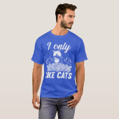 私は猫が好きなのは花猫猫好き Tシャツ (正面フル)