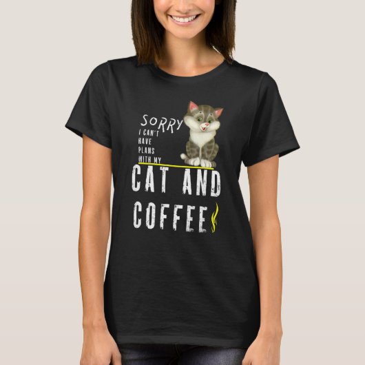 私は猫とコーヒーの予定が立てなくてごめんなさい Tシャツ (正面)