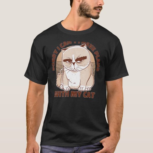 私は猫と予定が入っていなくてごめんなさい Tシャツ (正面)