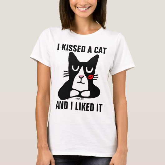 私は猫にキスしてTシャツが好おもしろいきだった Tシャツ (正面)