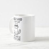 私は猫の懸命を活かして生活している。 コーヒーマグカップ (正面左)