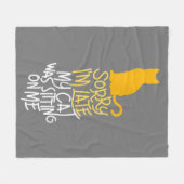 私は猫を座らせるのが遅くなってごめんなさい フリースブランケット (正面(横))