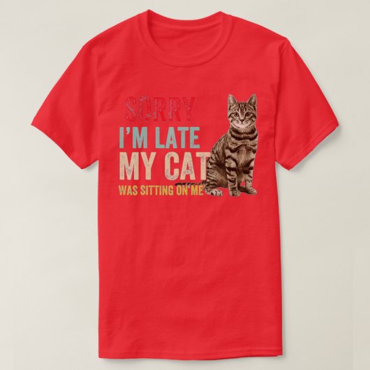 私は猫を座らせるのが遅くなってごめんなさい Tシャツ (デザイン正面)