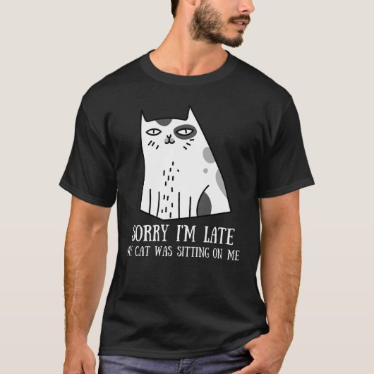 私は猫を座らせるのが遅くなってごめんなさい Tシャツ (正面)