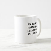 私は現在、いくつかのWtfで生活している コーヒーマグカップ (正面右)