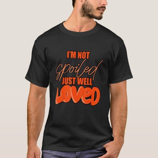 私は甘やかされてるんじゃなくて愛されてるんだ Tシャツ (正面)