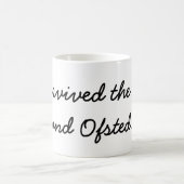 私は生き延びました! コーヒーマグカップ (中央)