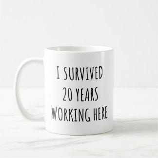 私は生き延び20年ここで退職おもしろいした コーヒーマグカップ