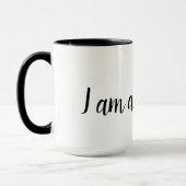 私は生き残りタイポグラフィブラック前向き引用文 マグカップ (左)