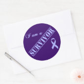 私は生存者である – ラベンダーリボン一般的な癌 ラウンドシール (封筒)