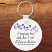 私は病気に見えないかもしれない…関節リウマチ認識 キーホルダー (正面)